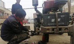 拖拉機(jī)固定作業(yè)和牽引其他車輛時應(yīng)注意什么？